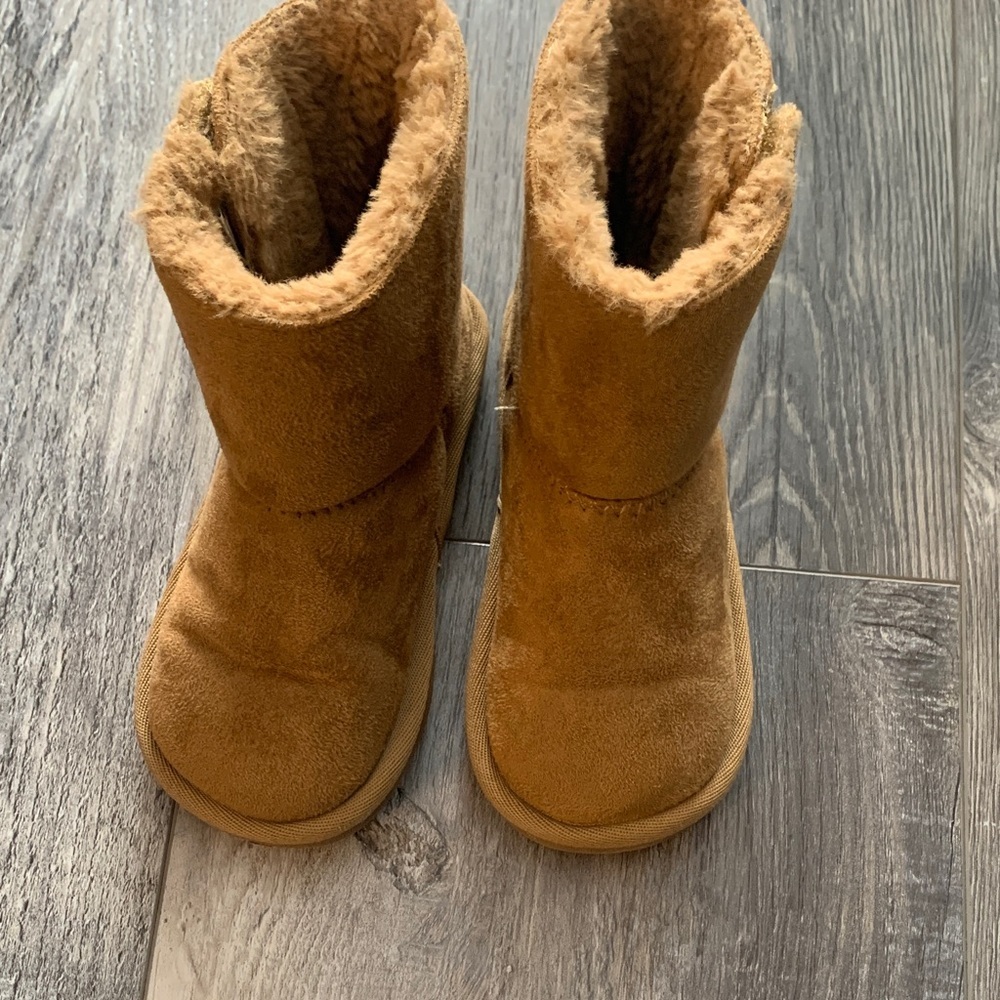 Cozy Tan Suede‎ Boots